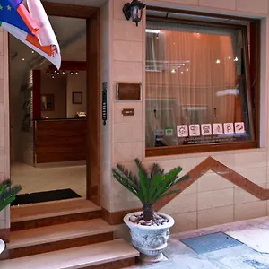 Eleonora Apartmanhotel