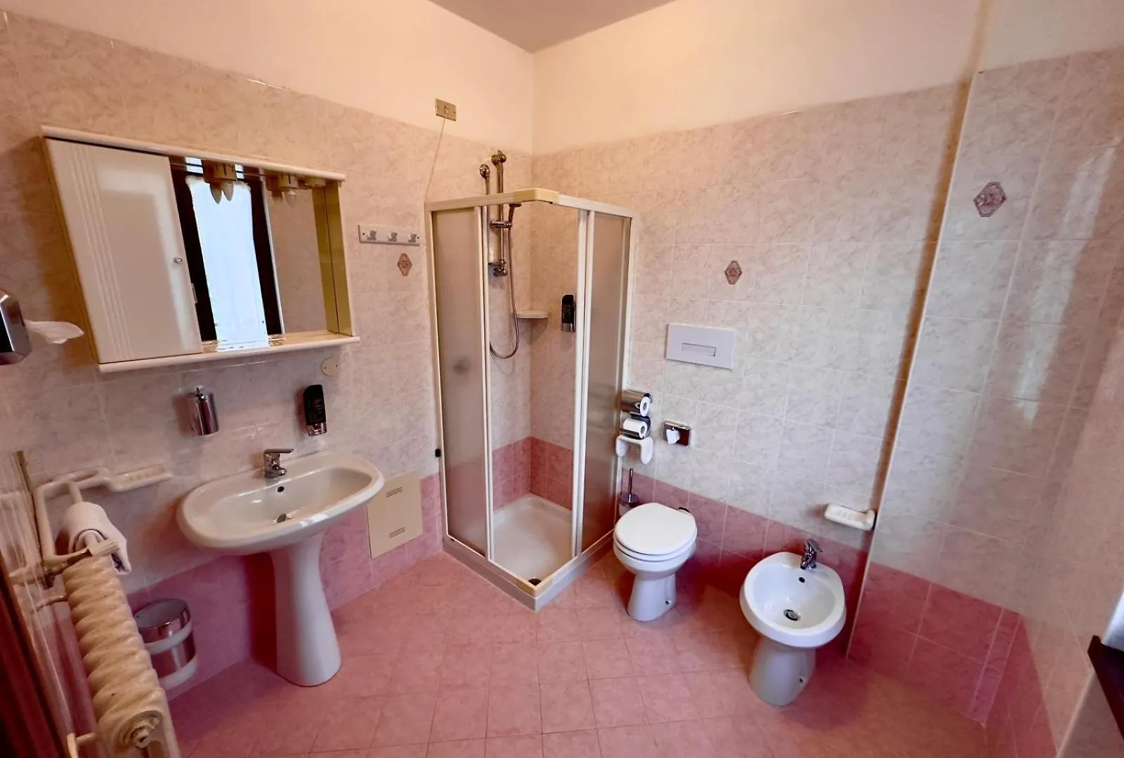 **  Hotel Silvana Garni Limone sul Garda Itália